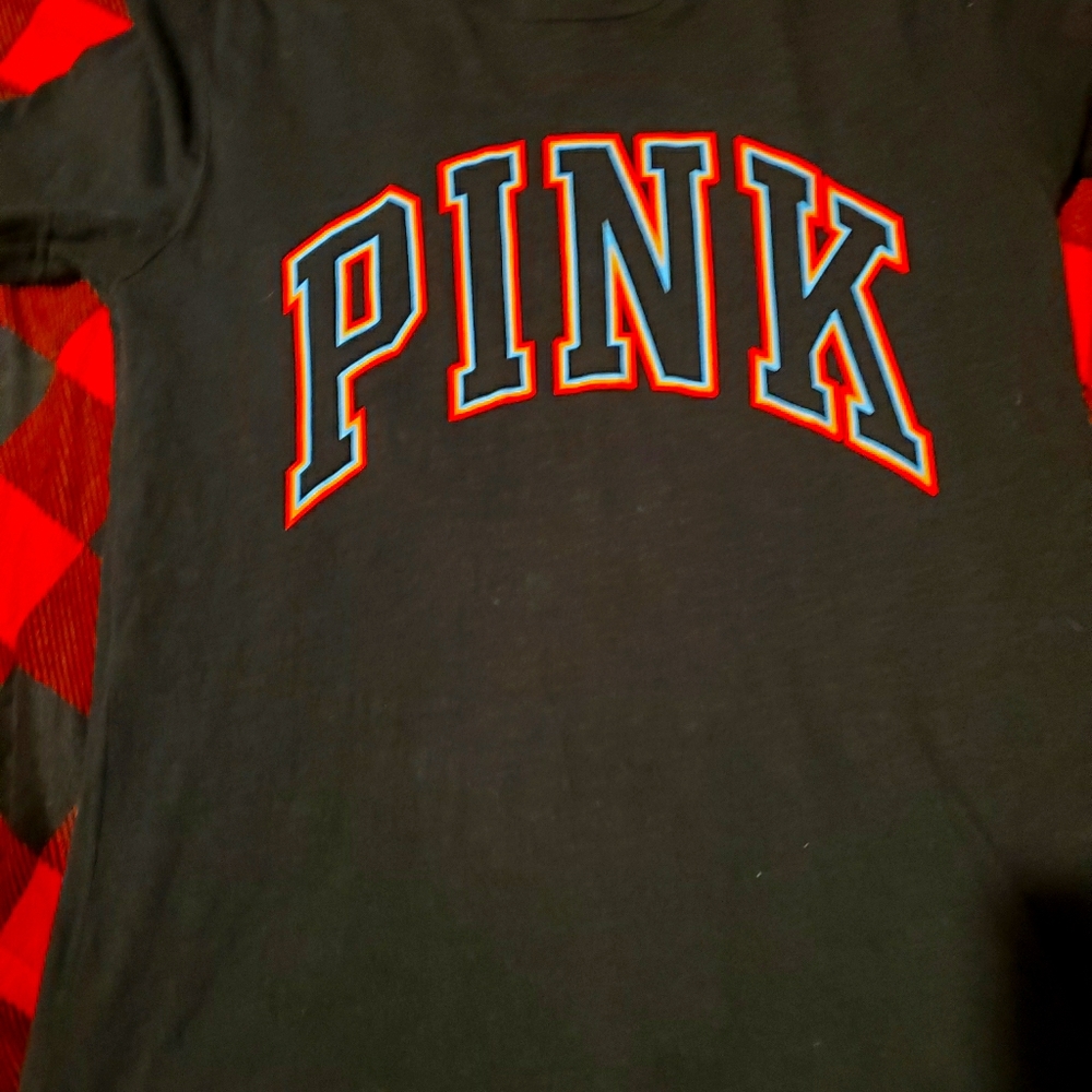 pink tee